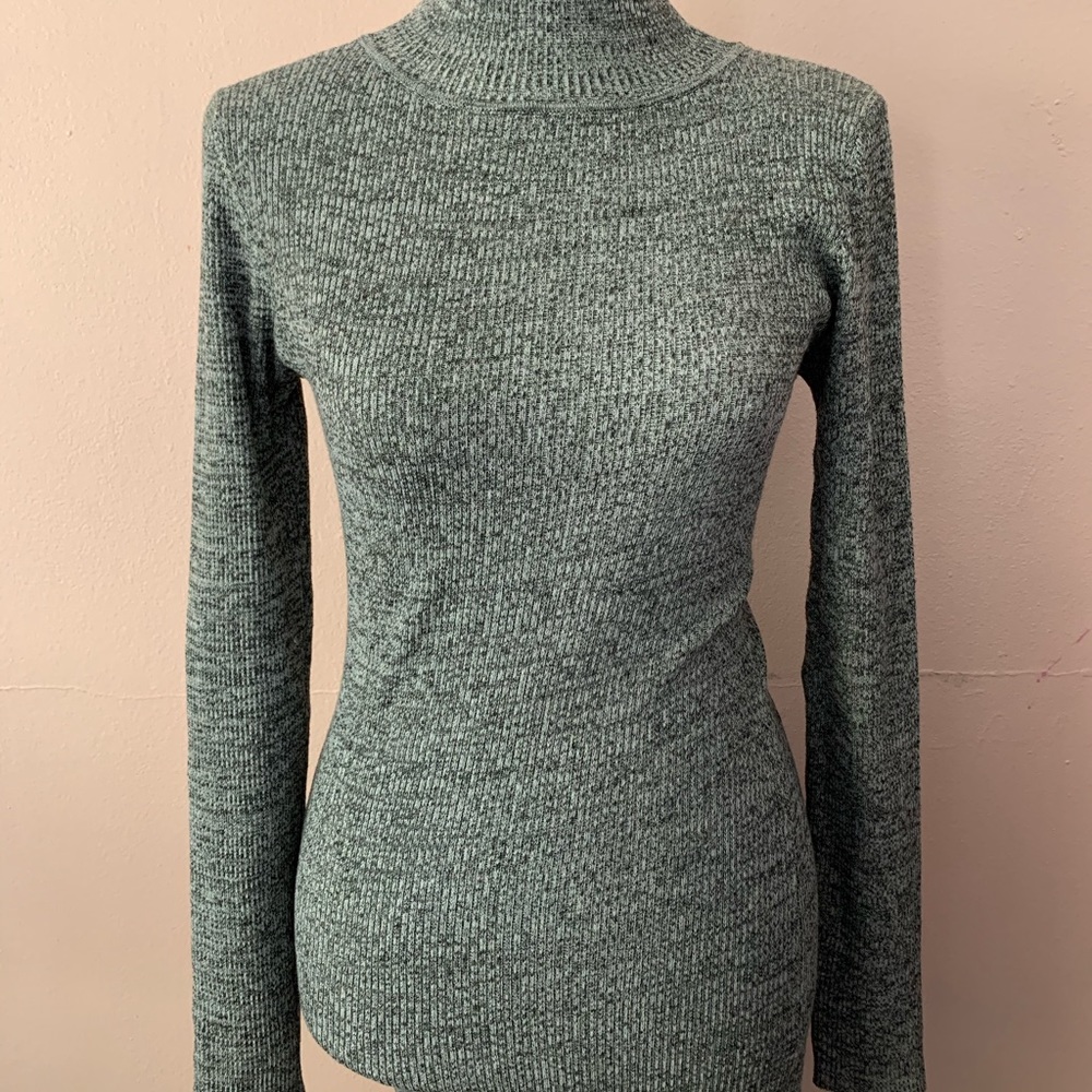 Gray Windsor fitted turtleneck dress 🖤